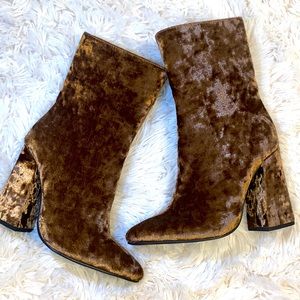 Soft velvet texture boots